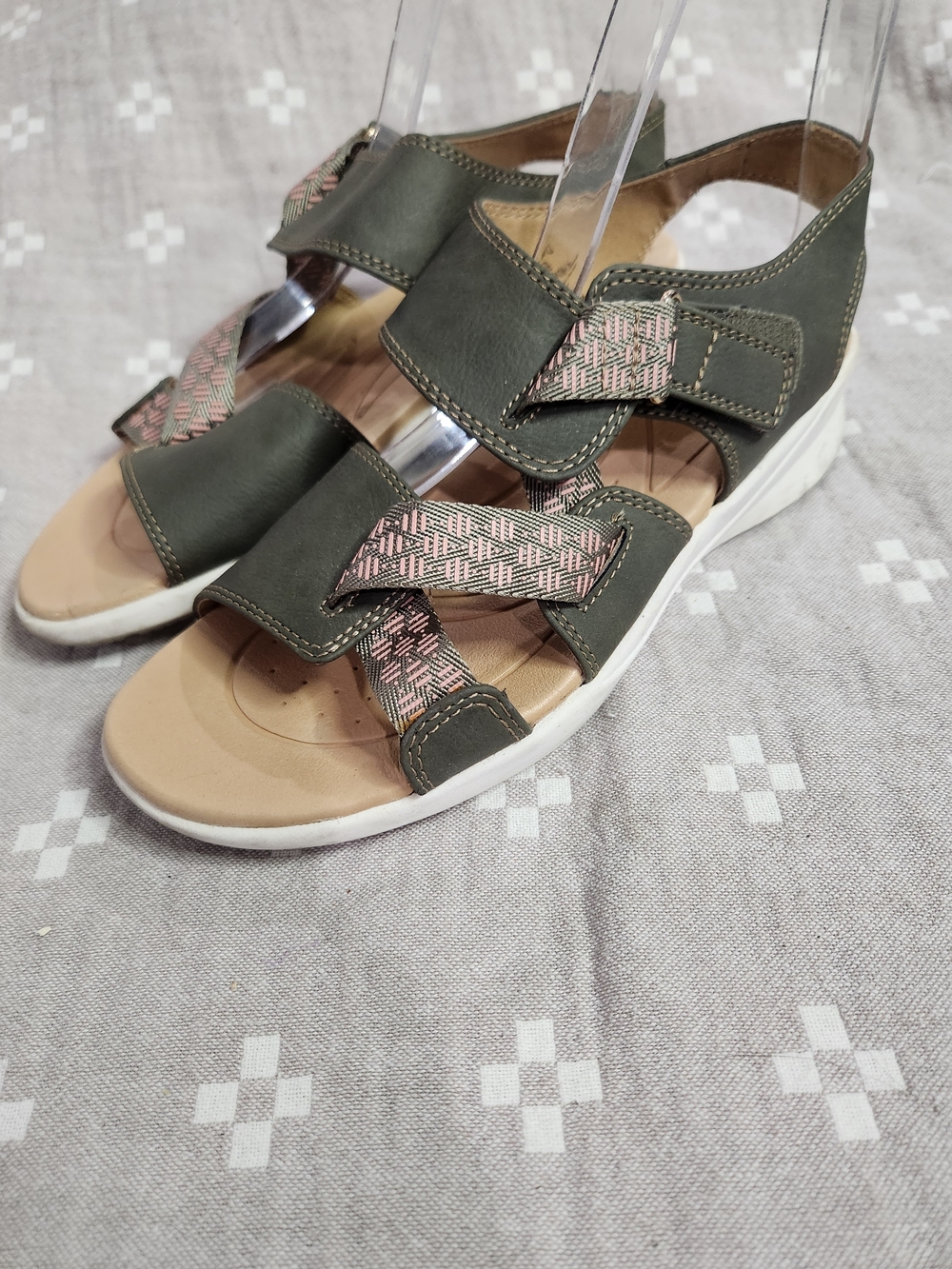 Croft & Barrow Pitch Olive active sandals size 7.5